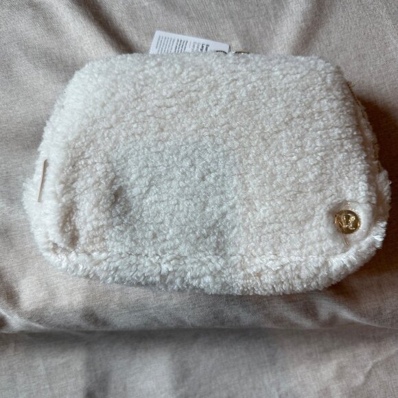 Everywhere Belt Bag Large 2L *Fleece - Picture 1 of 2